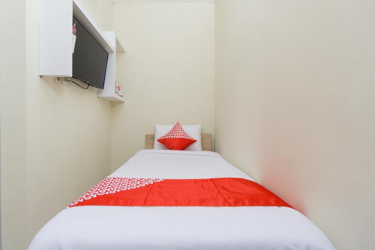 Oyo 1542 Yessy Mansion Hotel Ngabean Exterior foto