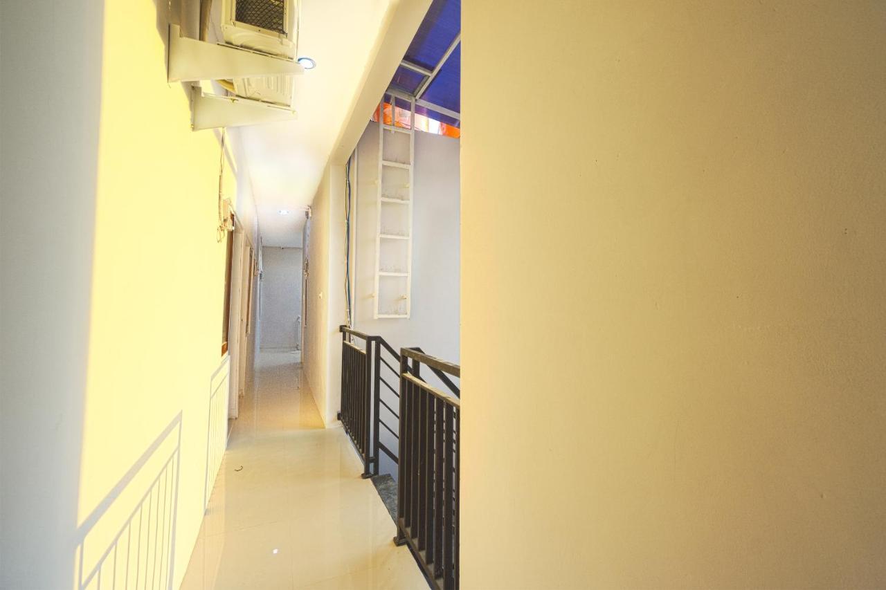 Oyo 1542 Yessy Mansion Hotel Ngabean Exterior foto